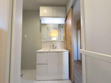 吊戸付洗面化粧台