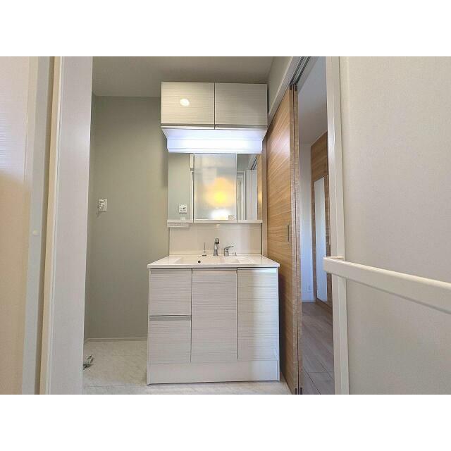 吊戸付洗面化粧台