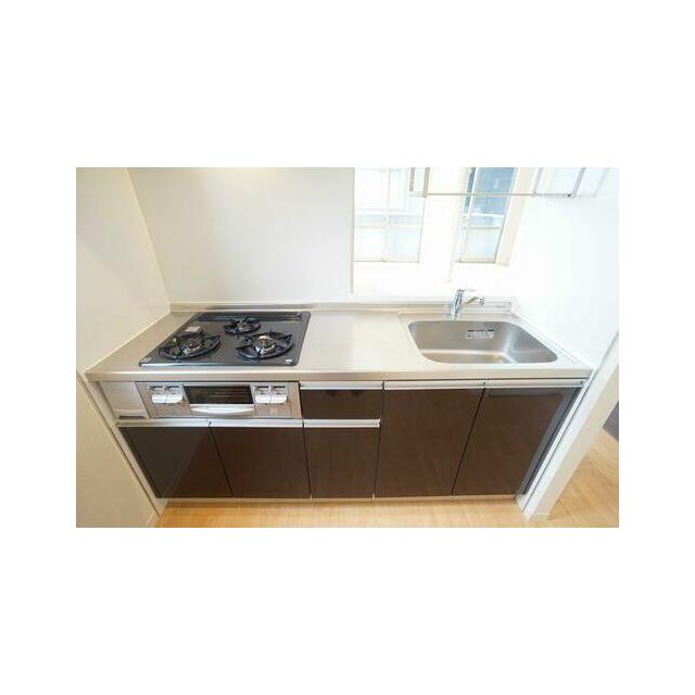 対面式のシステムキッチン（ガス３口グリル付）