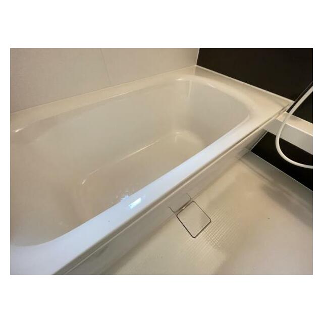 ゆったりと浸かれる1坪風呂を採用！1日の疲れを癒してくれる浴室は窓のある開放的な空間＾＾