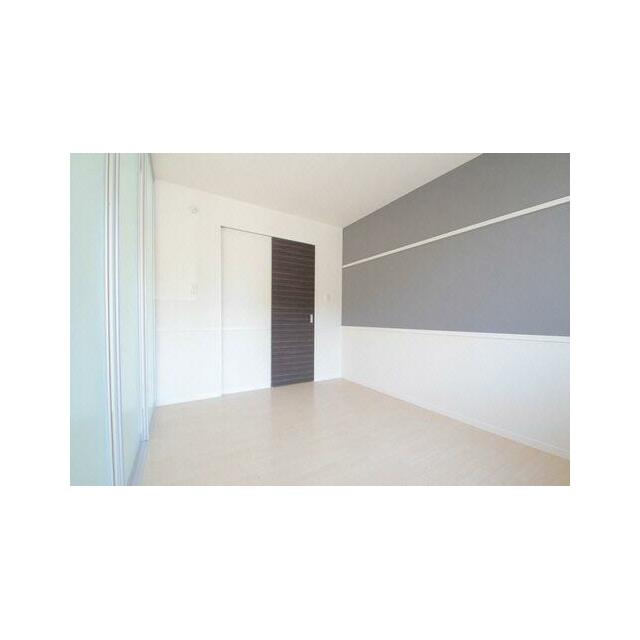 洋室　アクセントクロス採用、ウォークインクロゼットを設置しております。