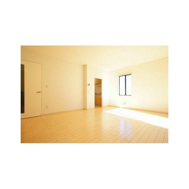 ＬＤＫ（１３．８帖）　角部屋のため採光が２面ございます。