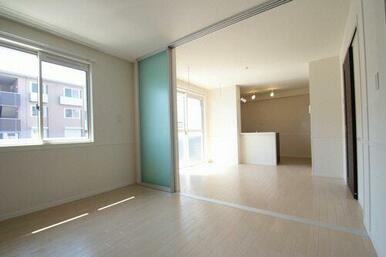 ＬＤＫと洋室はスライディングスクリーンで仕切られています。