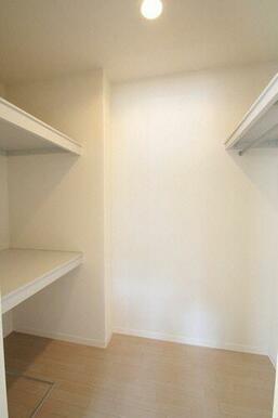 ウォークインクローゼットございます。