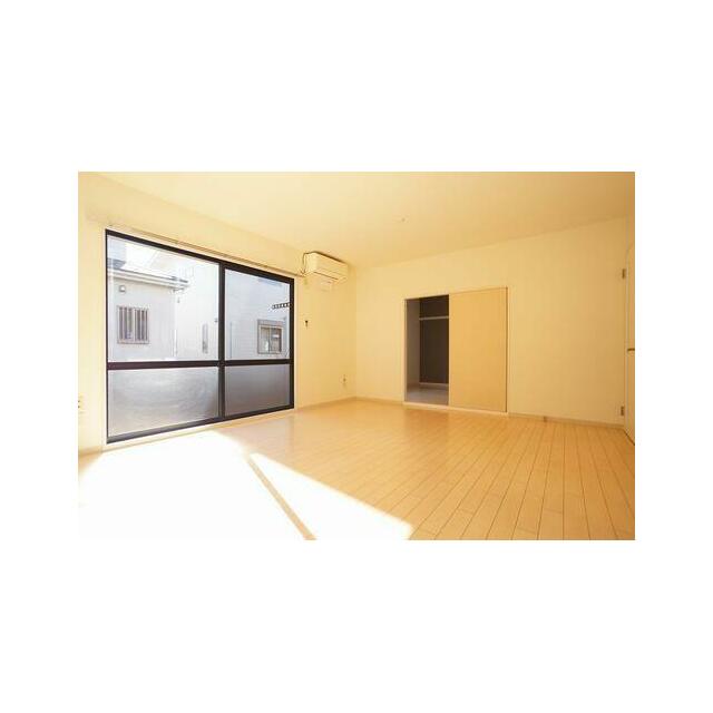 ＬＤＫ（１３．８帖）　エアコン付きです。