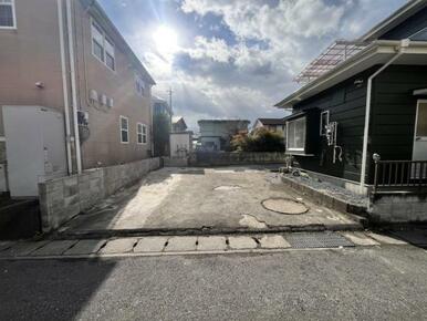 カースペース2台！並列駐車もできます♪