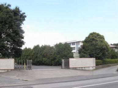 清原中央小学校　1424ｍ/徒歩18分、車4分