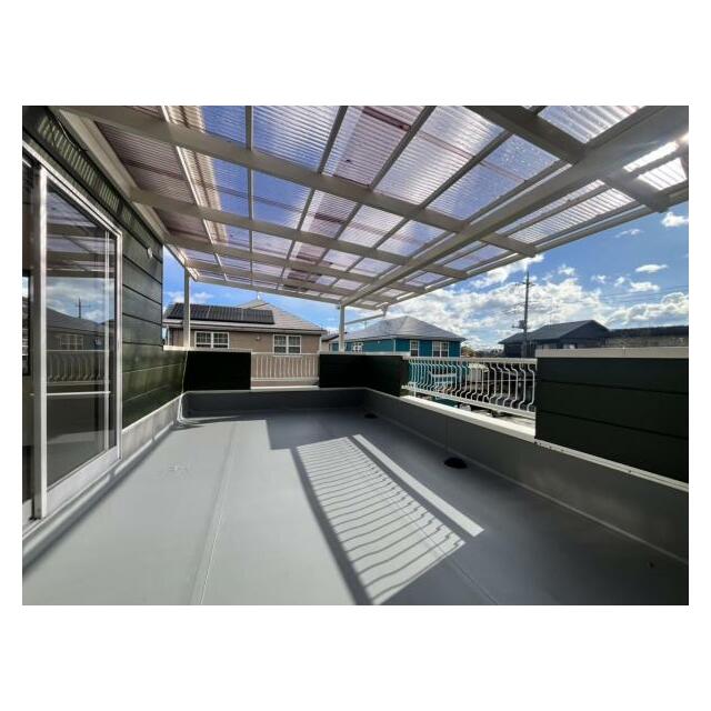 屋根付きのバルコニーで雨の日の洗濯もストレスフリー＾＾