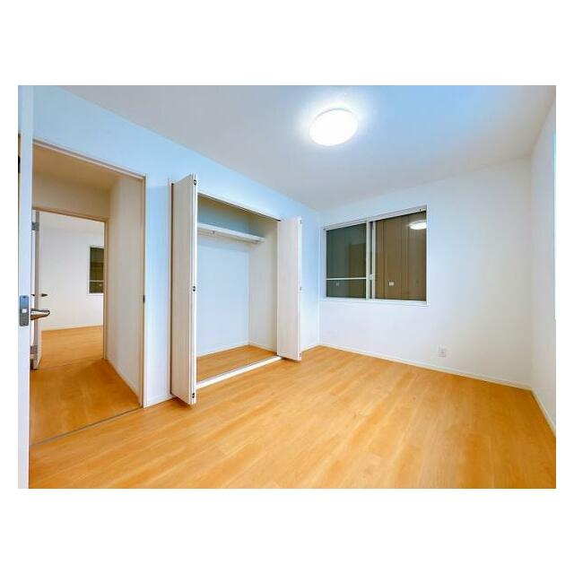 「2階南西側洋室」約6帖のお部屋です。