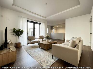 開放感のあるゆとりあるリビング。採光にもこだわった居心地の良い空間です♪