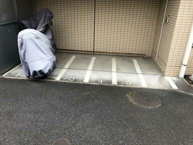 バイク置き場　※参考写真