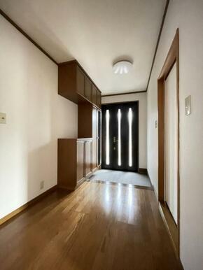 玄関を広く利用できるようシューズボックスを完備！