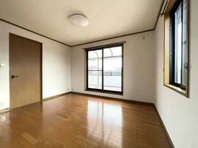 直接バルコニーに出られるので、洗濯物も楽々＾＾