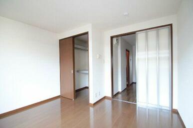 床はフローリング仕上げです。