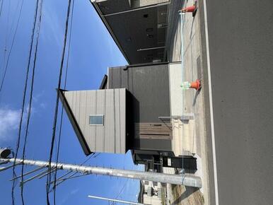 【5号棟】カースペース2台、宅配ボックスあり