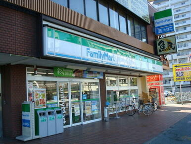 ファミリーマート北綾瀬駅前店
