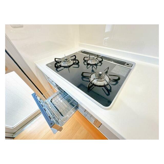 「コンロ」3口ガスコンロは新品交換済みです。