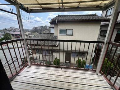 屋根付きのバルコニーで雨の日の洗濯もストレスフリー＾＾