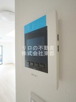 訪問者が一目で分かるＴＶモニタ付インターホンです！