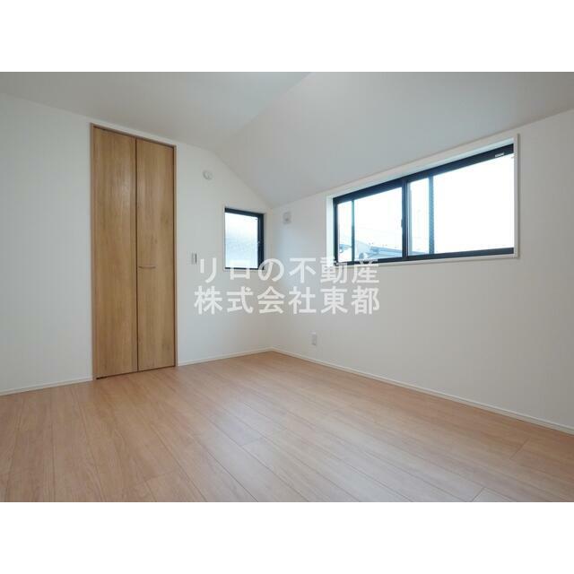 窓から暖かな日差しが入ります♪