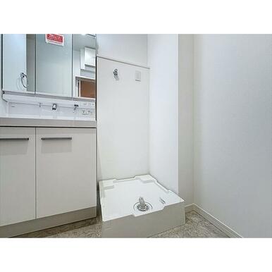 洗濯機は洗面台の隣に置けます