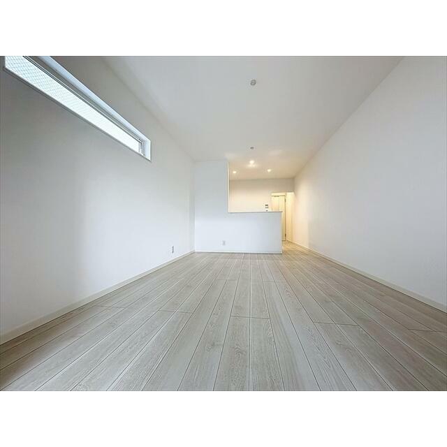 食卓やソファを置いて寛げます