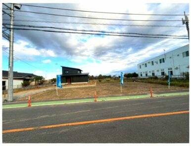 敷地面積約297.9㎡の広々とした敷地です