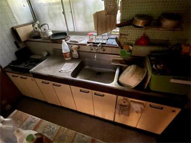 キッチンには窓付きで使用後の換気も良好です