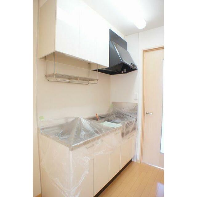 【キッチン】キッチンです◎上下に分かれた戸棚は一人暮らしには◎