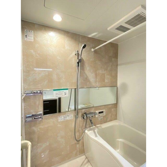 【浴室】沸し直しができ経済的な追焚機能だけでなく、衣類乾燥や冬に浴室内を暖めてから入浴が出来る暖房…