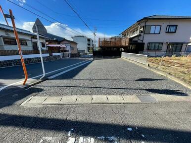 敷地内から見た北東側道路２．９ｍ