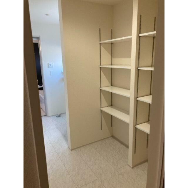 部屋をすっきりさせるのに欠かせない収納。まめに整理整頓したくなる！（1号棟）