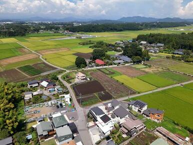 交通量も少なく、落ち着いた環境です