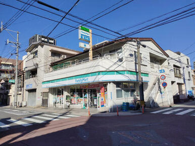 ファミリーマートにしだ三丁目店