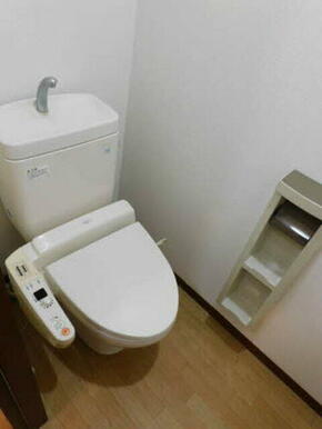 トイレがさらに快適に！暖房温水洗浄便座！
