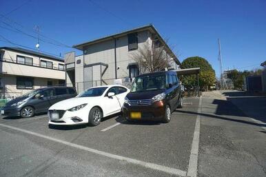 敷地内舗装駐車場がございます。（要空き確認）