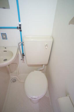 シャワー派には使いやすいユニットバス☆洗面台も設置済みです！