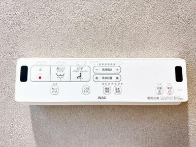 「1階トイレ」ウォシュレット機能付きです。