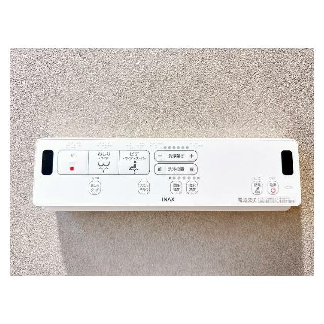 「1階トイレ」ウォシュレット機能付きです。