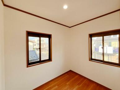 「2階納戸」クロス張替え、クリーニング済、照明交換