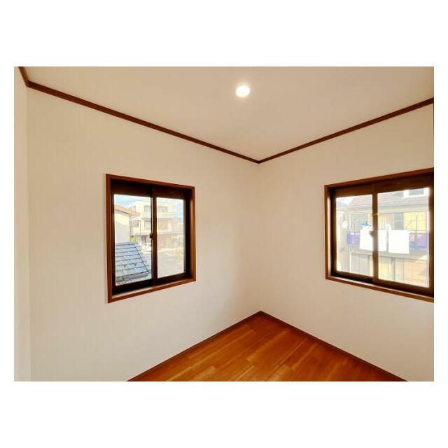 「2階納戸」クロス張替え、クリーニング済、照明交換