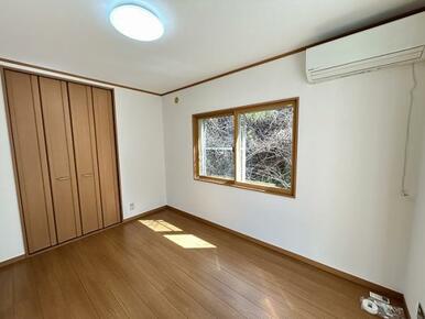 2F東側洋室　約６帖(3)