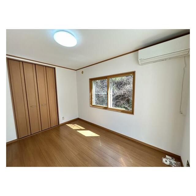2F東側洋室　約６帖(3)