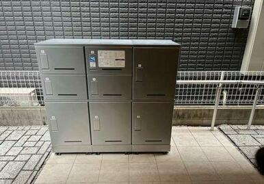 ２４時間荷物を受け取れる宅配ＢＯＸ付。