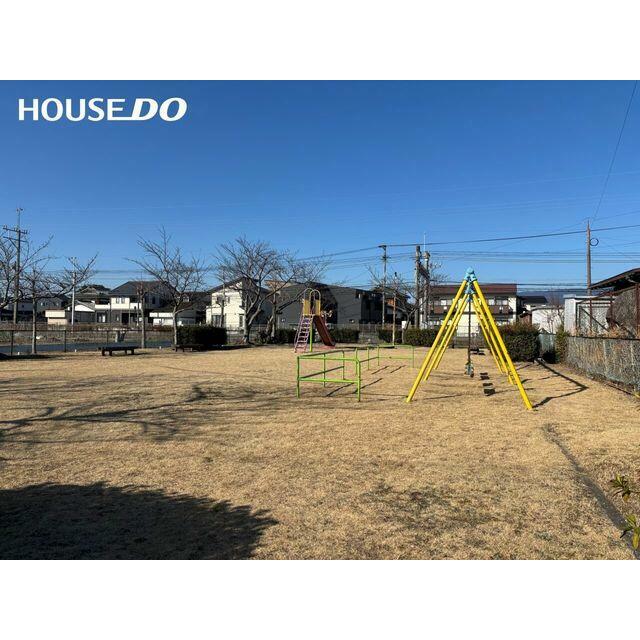 お隣には公園があります