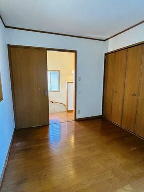 「洋室」2階東側約6帖の洋室大きなクローゼットもあります。