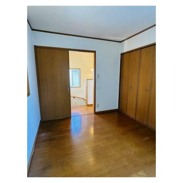 「洋室」2階東側約6帖の洋室大きなクローゼットもあります。