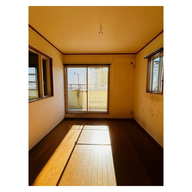 「洋室」南側約6帖洋室日当たり良好です。