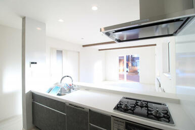 キッチンからリビング