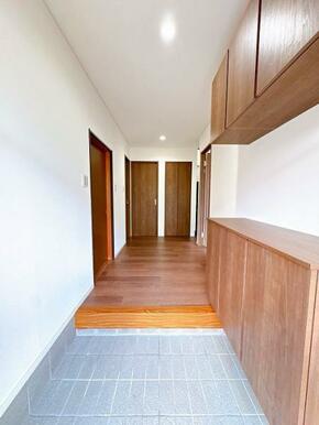 「玄関」シューズ収納付きです